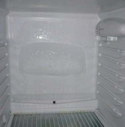 海尔冰箱排水孔疏通图解（海尔冰箱怎么清理排水孔）/